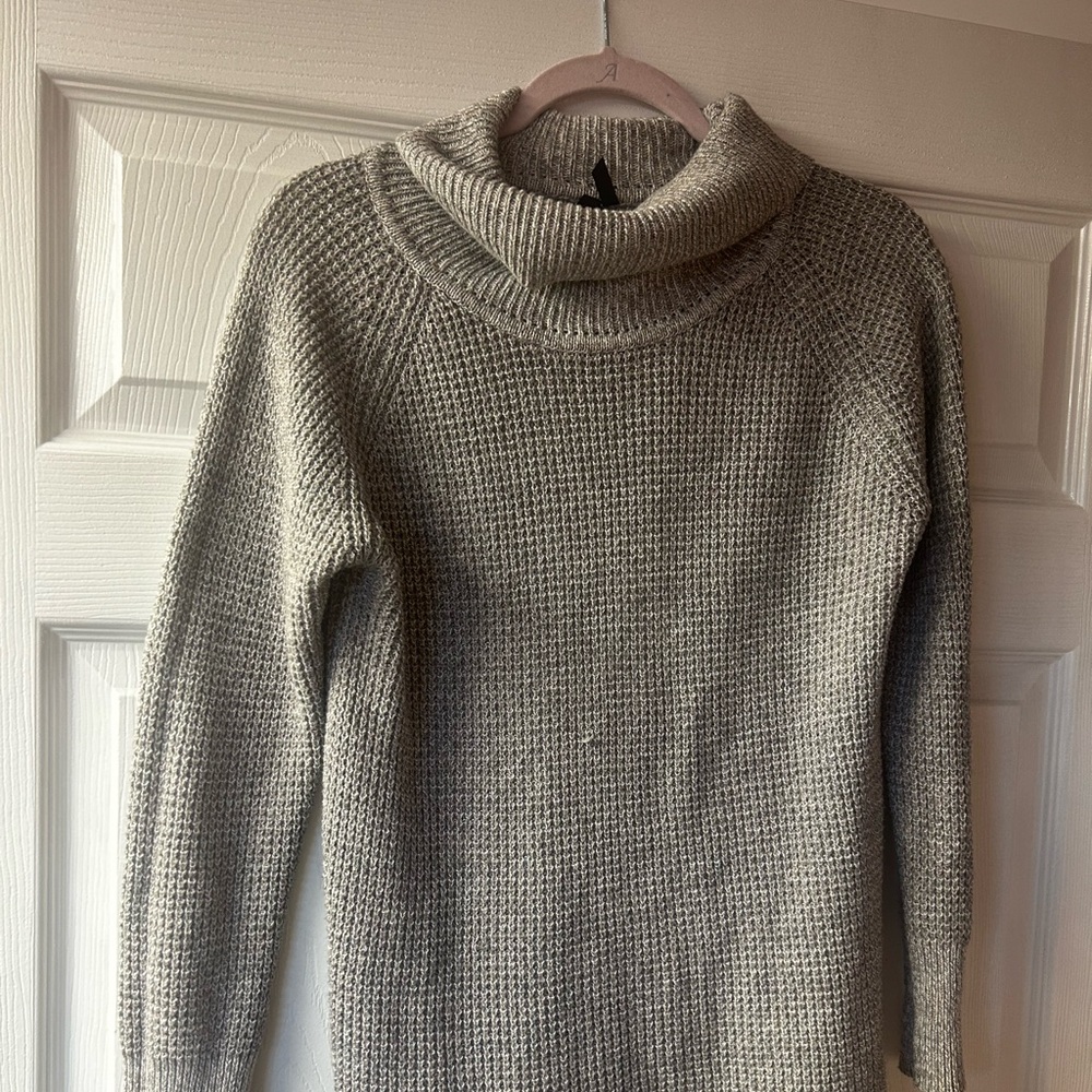 Long sleeve gray turtle neck sweater